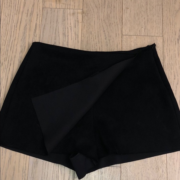 Black envelope skort - Picture 2 of 2